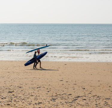 2-surfers-youghal-kachmarsky-pure-cork-source-aileen-murray-living-yougahl-july25