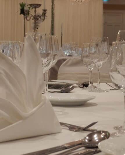 ballroom-close-up-table-setting-walter-raleigh-hotel-youghal-cork-source-jmc-3.4mb