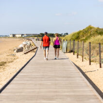 couple-walking-on-boardwalk-kachmarsky-pure-cork-source-aileen-murray-living-yougal-july25