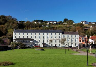 Exterior-walter-raleigh-hotel-youghal-cork