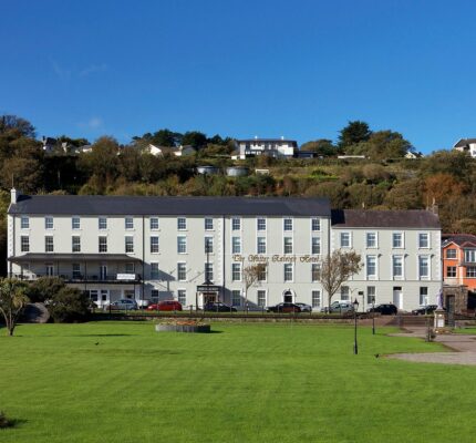 Exterior-walter-raleigh-hotel-youghal-cork