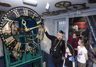 landscape-clock-tower-mom-and-kids-exploring-source-aileen-murray-living-yougahl-july25